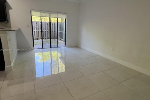 Touwnhouse à louer à Miami, Floride: 3 chambres, 157.93 m2 № 2086602 - photo 8