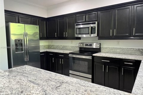Touwnhouse à louer à Miami, Floride: 3 chambres, 157.93 m2 № 2086602 - photo 12
