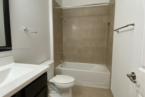 Touwnhouse à louer à Miami, Floride: 3 chambres, 157.93 m2 № 2086602 - photo 23