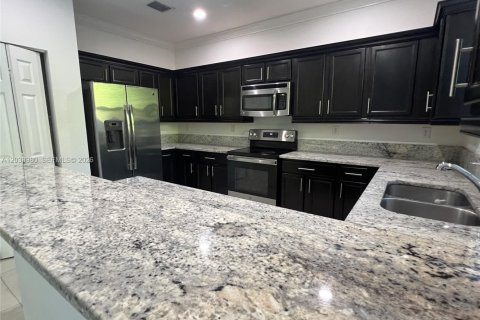 Touwnhouse à louer à Miami, Floride: 3 chambres, 157.93 m2 № 2086602 - photo 13