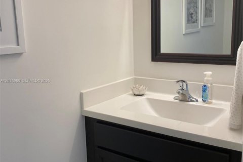 Touwnhouse à louer à Miami, Floride: 3 chambres, 157.93 m2 № 2086602 - photo 14