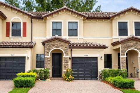 Touwnhouse à Miami, Floride 3 chambres, 157.93 m2 № 2086602