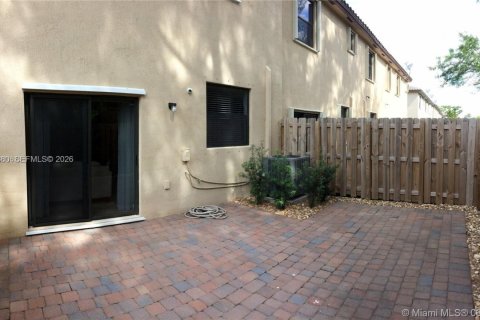 Touwnhouse à louer à Miami, Floride: 3 chambres, 157.93 m2 № 2086602 - photo 4