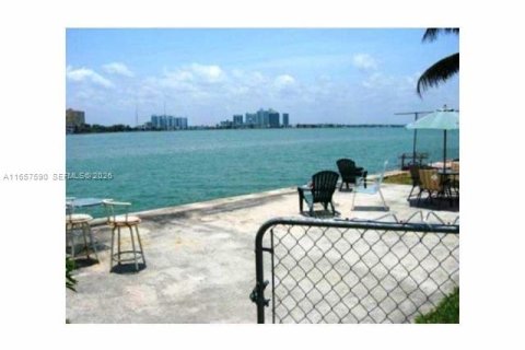 Commercial property in Miami Beach, Florida № 2087942 - photo 19
