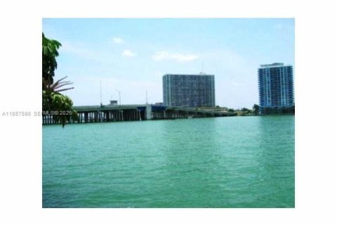 Commercial property in Miami Beach, Florida № 2087942 - photo 18