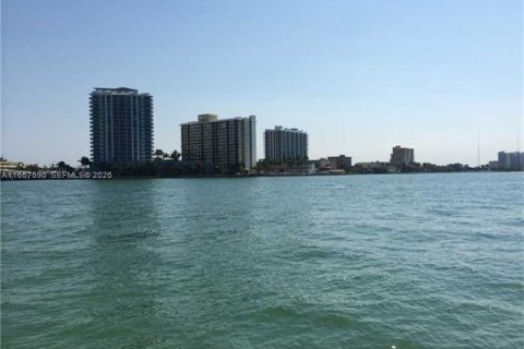 Commercial property in Miami Beach, Florida № 2087942 - photo 17
