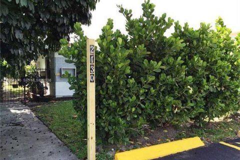 Commercial property in Miami Beach, Florida № 2087942 - photo 10