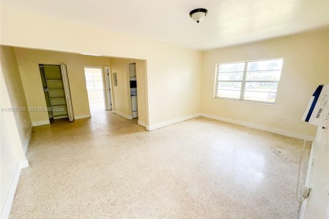 Commercial property in Miami Beach, Florida № 2087942 - photo 12