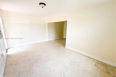 Commercial property in Miami Beach, Florida № 2087942 - photo 13