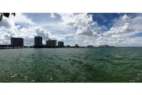 Commercial property in Miami Beach, Florida № 2087942 - photo 3