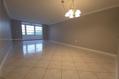 Condo in Lauderdale Lakes, Florida, 2 bedrooms  № 1478536 - photo 5