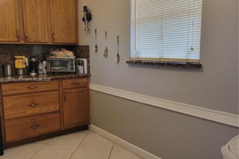 Condo in Lauderdale Lakes, Florida, 2 bedrooms  № 1478536 - photo 3