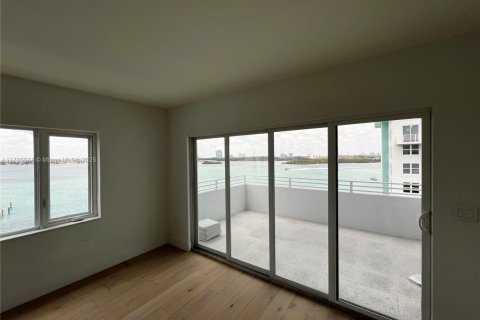 Condo in Bay Harbor Islands, Florida, 2 bedrooms  № 1701740 - photo 14