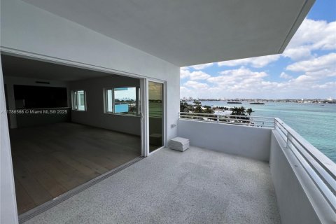 Condo in Bay Harbor Islands, Florida, 2 bedrooms  № 1701740 - photo 19