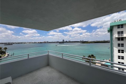 Condo in Bay Harbor Islands, Florida, 2 bedrooms  № 1701740 - photo 17