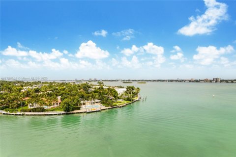 Condo in Bay Harbor Islands, Florida, 2 bedrooms  № 1701740 - photo 3