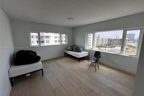 Condo in Bay Harbor Islands, Florida, 2 bedrooms  № 1701740 - photo 9