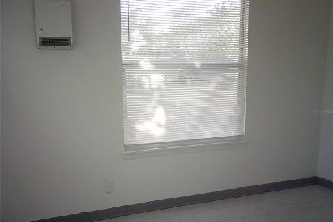 House in Saint Petersburg, Florida 3 bedrooms, 103.68 sq.m. № 2221928 - photo 12