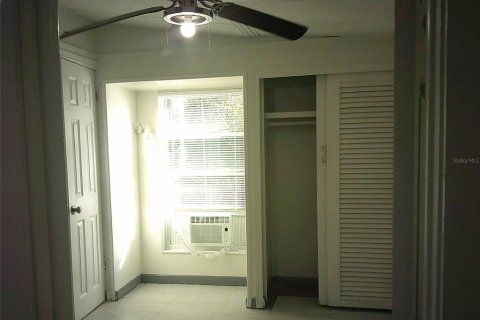 House in Saint Petersburg, Florida 3 bedrooms, 103.68 sq.m. № 2221928 - photo 14