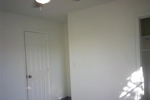 House in Saint Petersburg, Florida 3 bedrooms, 103.68 sq.m. № 2221928 - photo 10