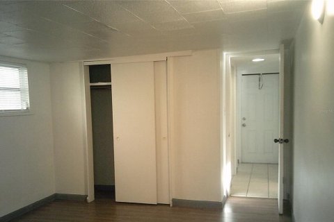House in Saint Petersburg, Florida 3 bedrooms, 103.68 sq.m. № 2221928 - photo 15