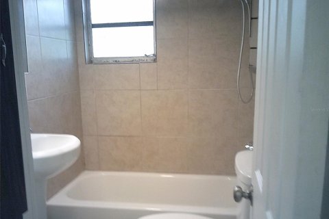 House in Saint Petersburg, Florida 3 bedrooms, 103.68 sq.m. № 2221928 - photo 17