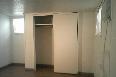 House in Saint Petersburg, Florida 3 bedrooms, 103.68 sq.m. № 2221928 - photo 16