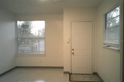 House in Saint Petersburg, Florida 3 bedrooms, 103.68 sq.m. № 2221928 - photo 4
