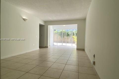 Condo in Miami, Florida, 1 bedroom № 2032563 - photo 4