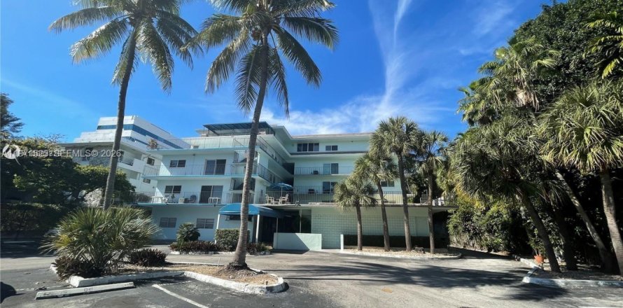 Condo in Miami, Florida, 1 bedroom № 2032563