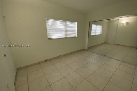 Condo in Miami, Florida, 1 bedroom № 2032563 - photo 17