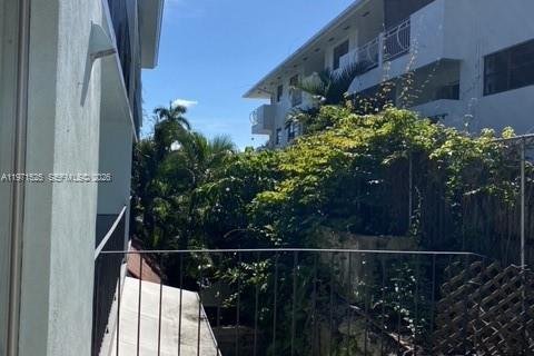 Condo in Miami, Florida, 1 bedroom № 2032563 - photo 24