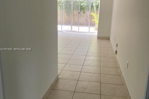 Condo in Miami, Florida, 1 bedroom № 2032563 - photo 3