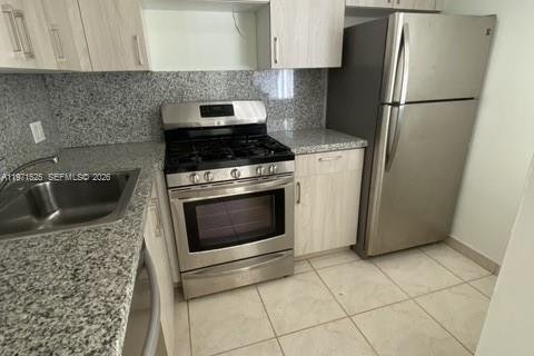 Condo in Miami, Florida, 1 bedroom № 2032563 - photo 10
