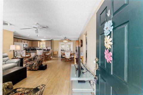 House in The Villages, Florida 3 bedrooms, 129.32 sq.m. № 1849850 - photo 6