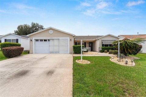 House in The Villages, Florida 3 bedrooms, 129.32 sq.m. № 1849850 - photo 1