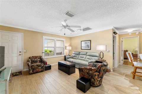 House in The Villages, Florida 3 bedrooms, 129.32 sq.m. № 1849850 - photo 8