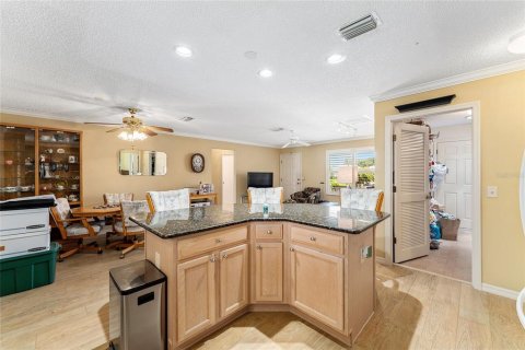 House in The Villages, Florida 3 bedrooms, 129.32 sq.m. № 1849850 - photo 16
