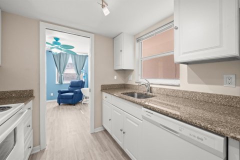 Condo in Delray Beach, Florida, 1 bedroom  № 2269591 - photo 11