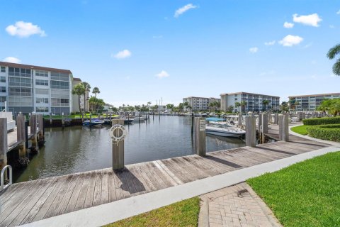 Condo in Delray Beach, Florida, 1 bedroom  № 2269591 - photo 23