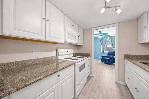 Condo in Delray Beach, Florida, 1 bedroom  № 2269591 - photo 10