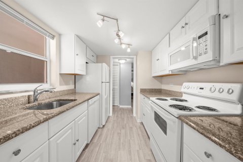 Condo in Delray Beach, Florida, 1 bedroom  № 2269591 - photo 9