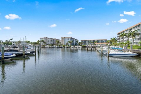 Condo in Delray Beach, Florida, 1 bedroom  № 2269591 - photo 24