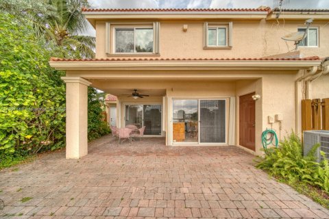 Купить таунхаус в Майами, Флорида 3 спальни, 154.87м2, № 1967093 - фото 30