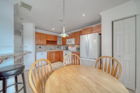 Купить таунхаус в Майами, Флорида 3 спальни, 154.87м2, № 1967093 - фото 15