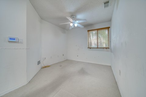 Купить таунхаус в Майами, Флорида 3 спальни, 154.87м2, № 1967093 - фото 23