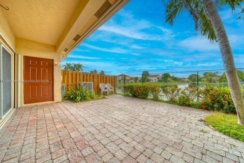 Купить таунхаус в Майами, Флорида 3 спальни, 154.87м2, № 1967093 - фото 29