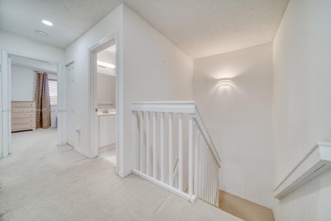 Купить таунхаус в Майами, Флорида 3 спальни, 154.87м2, № 1967093 - фото 17