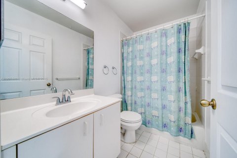 Купить таунхаус в Майами, Флорида 3 спальни, 154.87м2, № 1967093 - фото 24