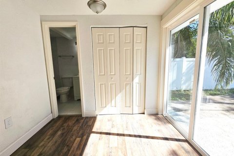 House in Saint Petersburg, Florida 4 bedrooms, 204.2 sq.m. № 1644646 - photo 22